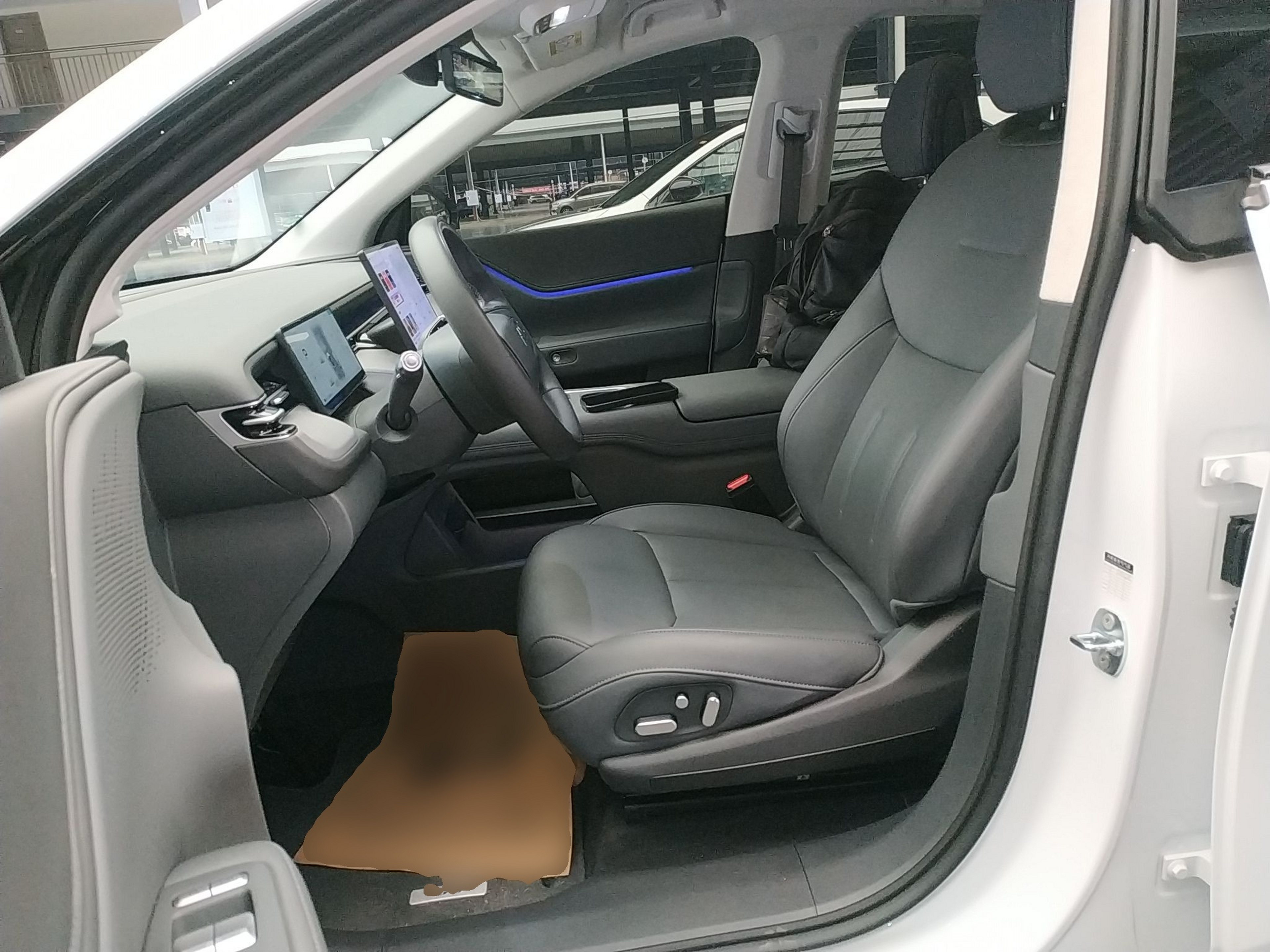 Переднее сиденье в автомобиле