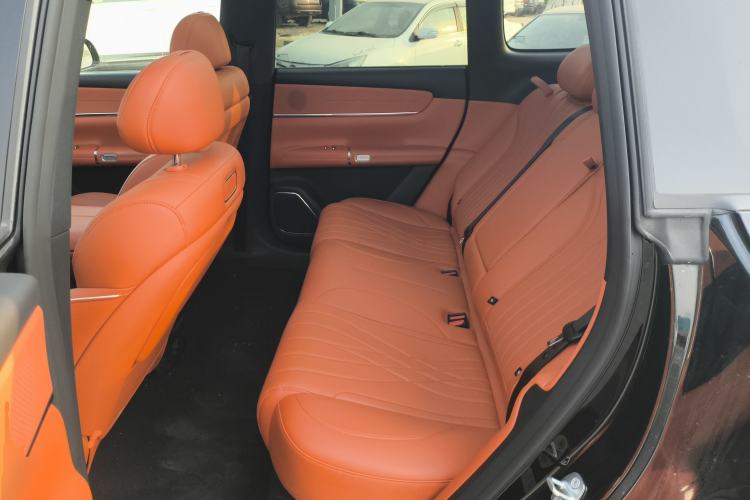 Used  Q07 2025 215 Flagship PLUS
