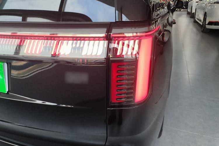 Used Zeekr 009 2024 Six-Seat Executive Version 4WD 108 kWh
