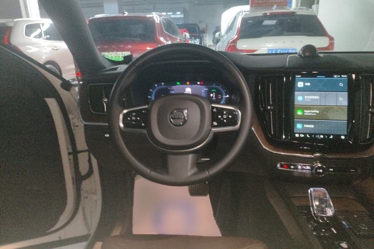 Used Volvo XC60 New Energy 2024 T8 Plug-in Hybrid Long-Range All-Wheel Drive Smart Luxury Edition
