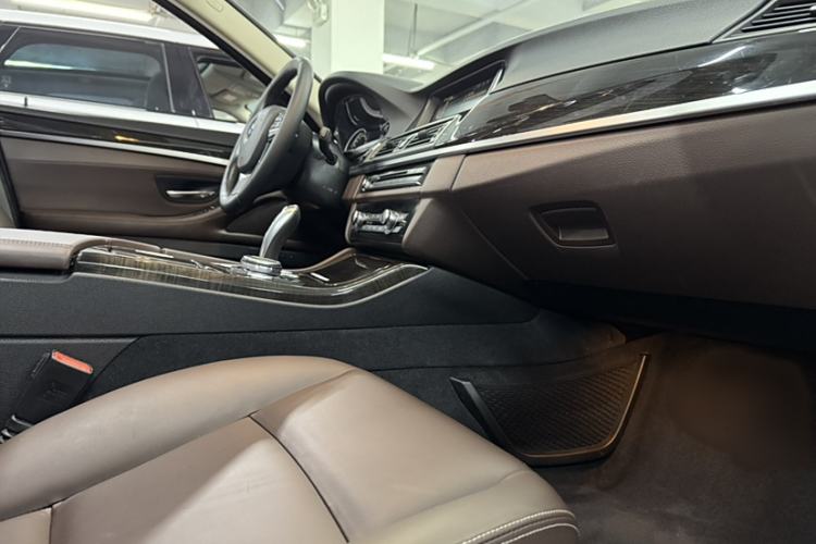 Used BMW 5 Series 2014 525Li Luxury Design Package
