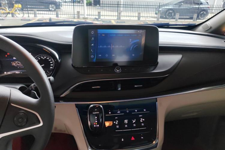 Used Buick GL8 2023 Land Executive Class Comfort Model