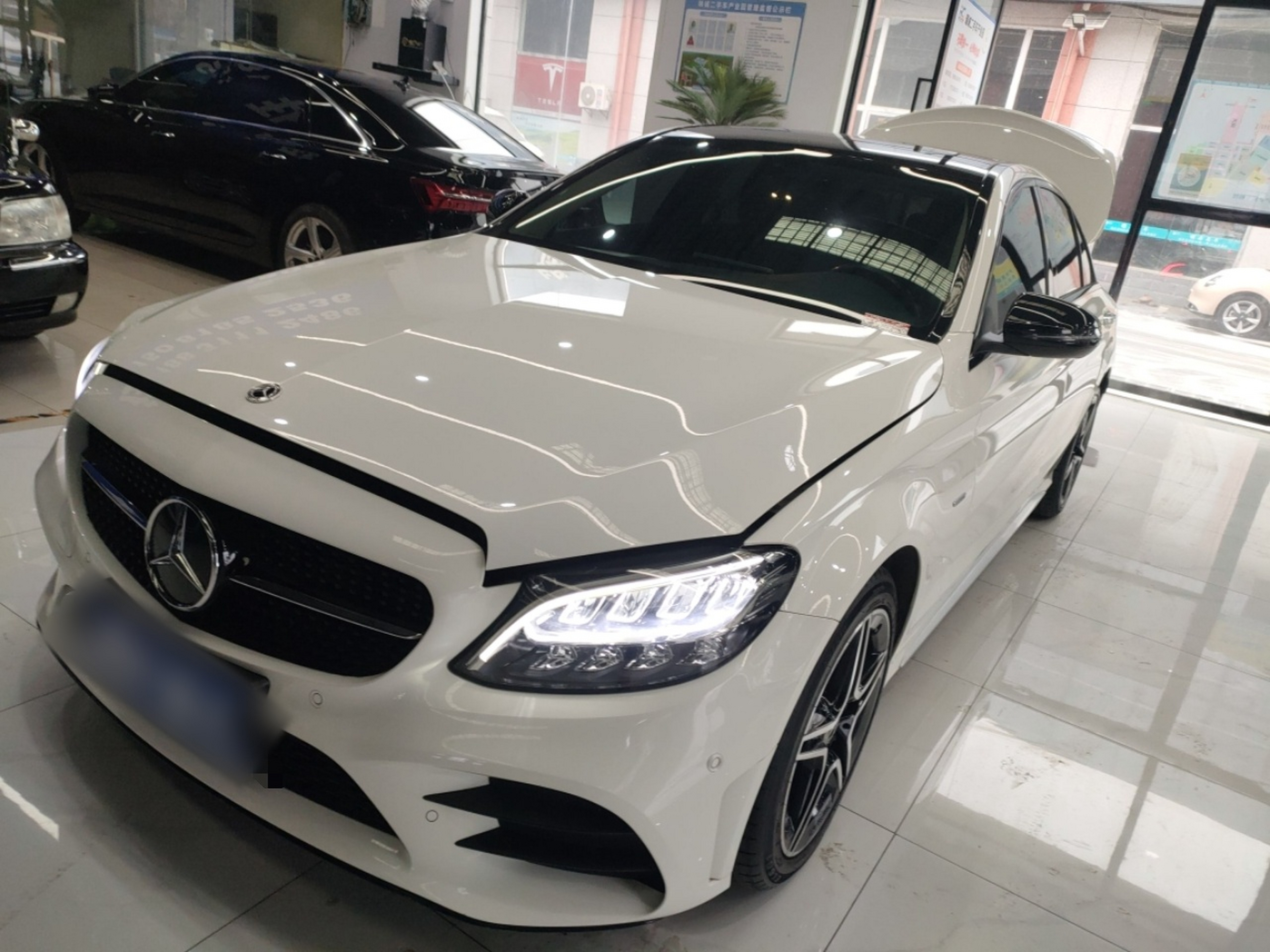 Под передней частью автомобиля