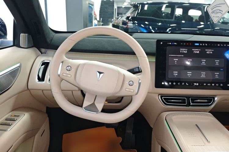 Used  S09 2025 Four-Wheel Drive Ultra+ Custom Edition
