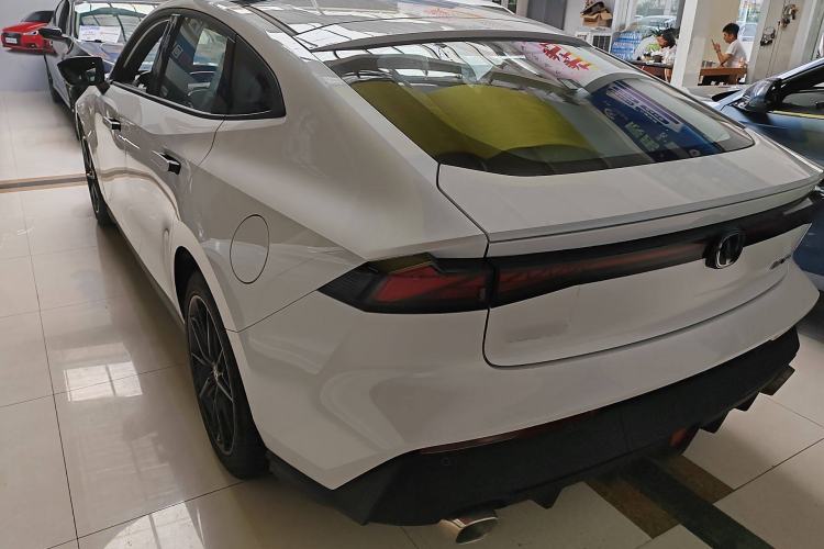 Used Changan UNI-V 2024 1.5T High-Energy Version
