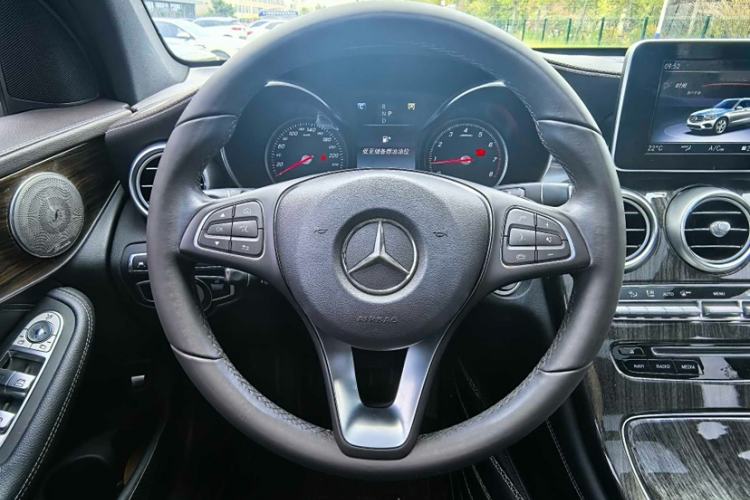 Used Mercedes-Benz GLC 2018 GLC 260 4MATIC Luxury Model
