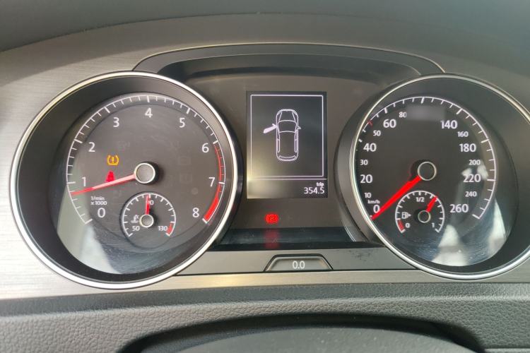 Used Volkswagen Golf 2016 230TSI Automatic Luxury Version
