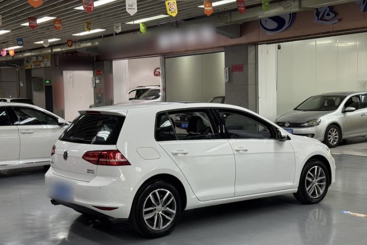 Used Volkswagen Golf 2016 230TSI Automatic Luxury Version
