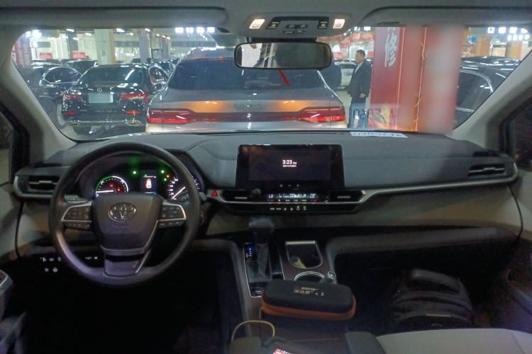 Used Toyota Granvia 2024 2.5L Hybrid Comfort Edition
