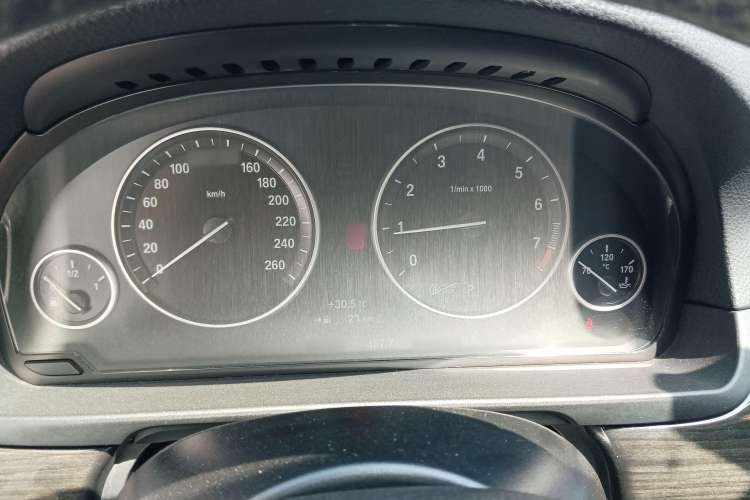 Used BMW 5 Series 2014 525Li Luxury Design Package
