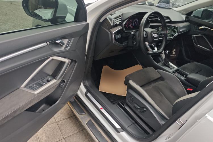 Used Audi Q3 2019 40 TFSI Fashion Dynamic Model