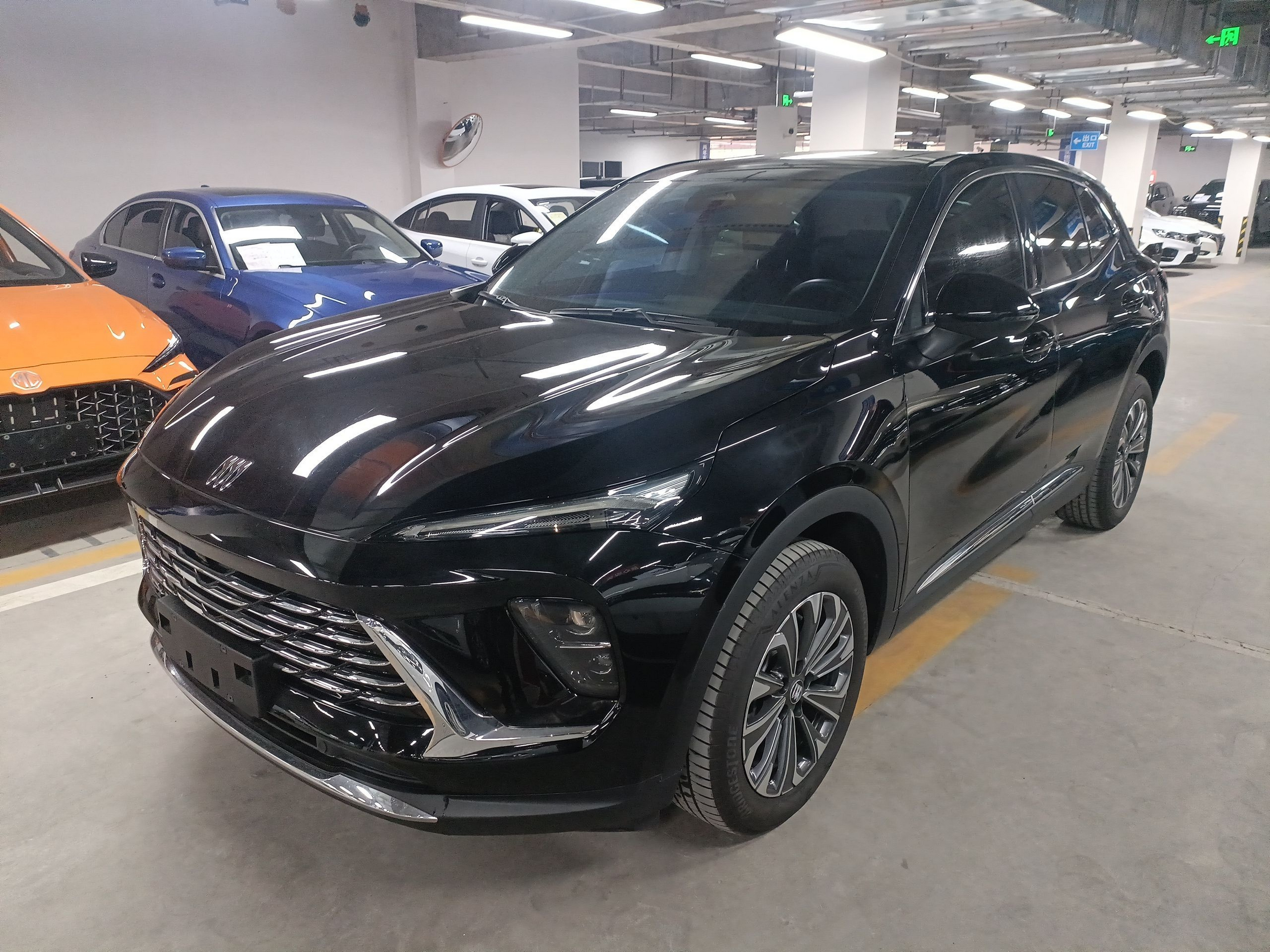 Под передней частью автомобиля