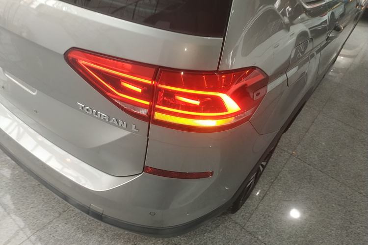 Used Volkswagen Touran 2018 Volkswagen Touran L 280TSI DSG Boundary Edition 7 Seats China VI Standard