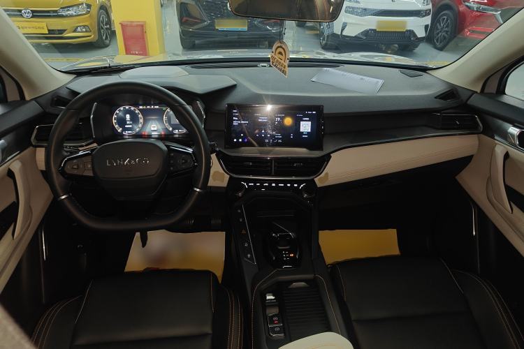 Used Lynk & Co 06 EM-P 2022 PHEV 84 km Range Pro Version