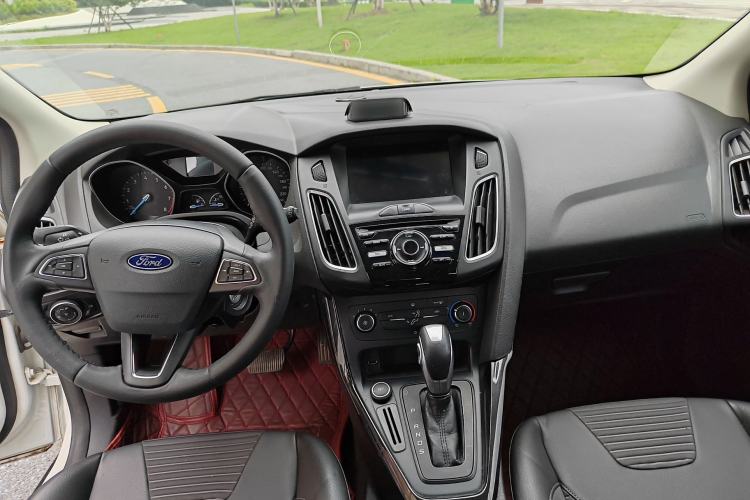 Used Ford Focus 2018 Hatchback Classic 1.6L Automatic Trendy SmartDrive Edition
