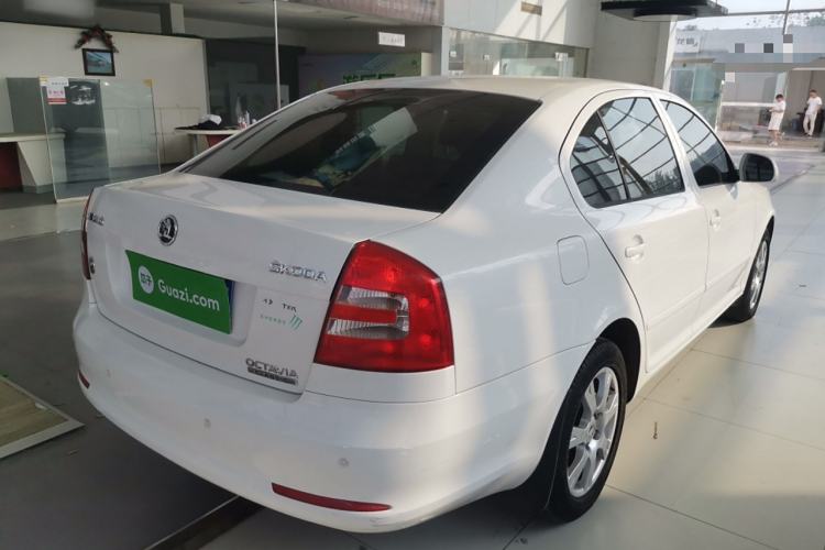 Used Skoda Octavia 2015 Classic Model 1.6L Automatic Elegance Edition
