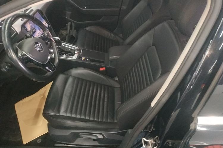 Used Volkswagen Magotan 2018 280TSI DSG Comfort Model
