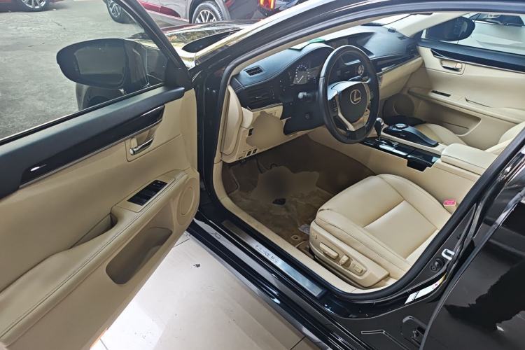 Used Lexus ES 2014 300h Elite Edition