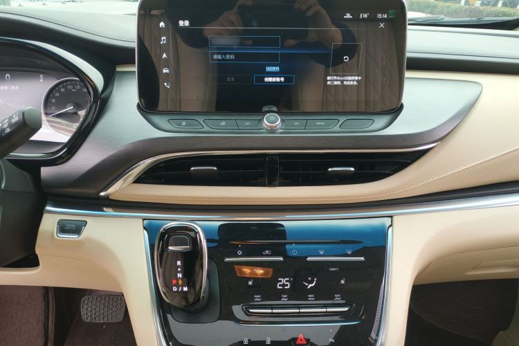 Used Buick GL8 2023 Facelifted Land Cruiser Executive Luxury Version