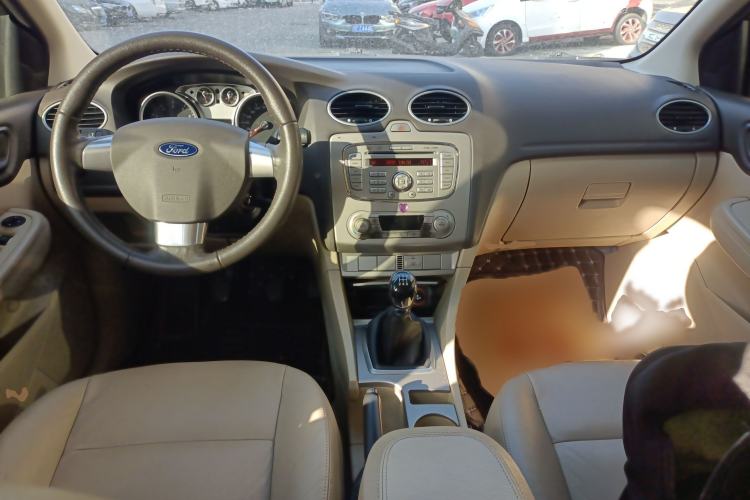 Used Ford Focus 2013 Hatchback Classic 1.8L Manual Fashion Edition
