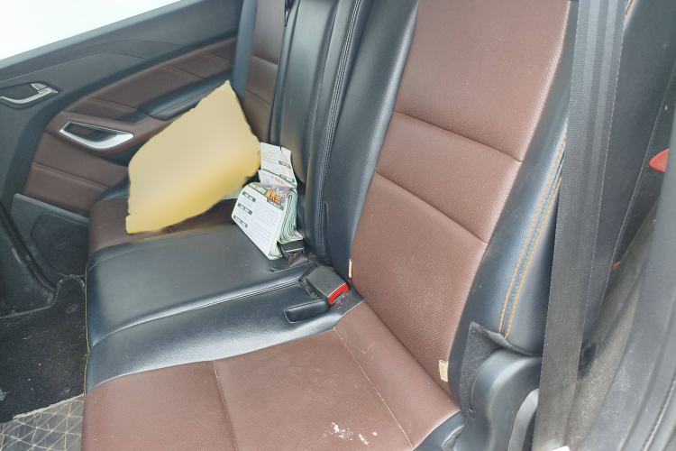 Used JMC Yusheng S350 2016 2.0T Automatic Two-Wheel Drive Gasoline Luxury Edition 5 Seats
