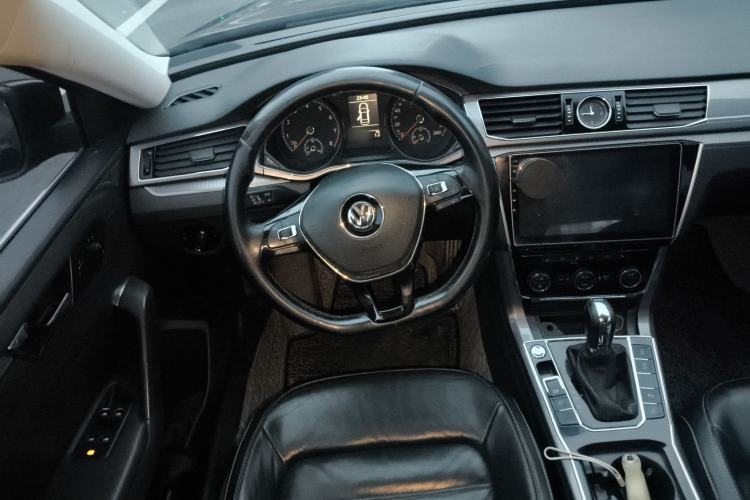 Used Volkswagen Passat 2017 330TSI DSG Luxury Edition
