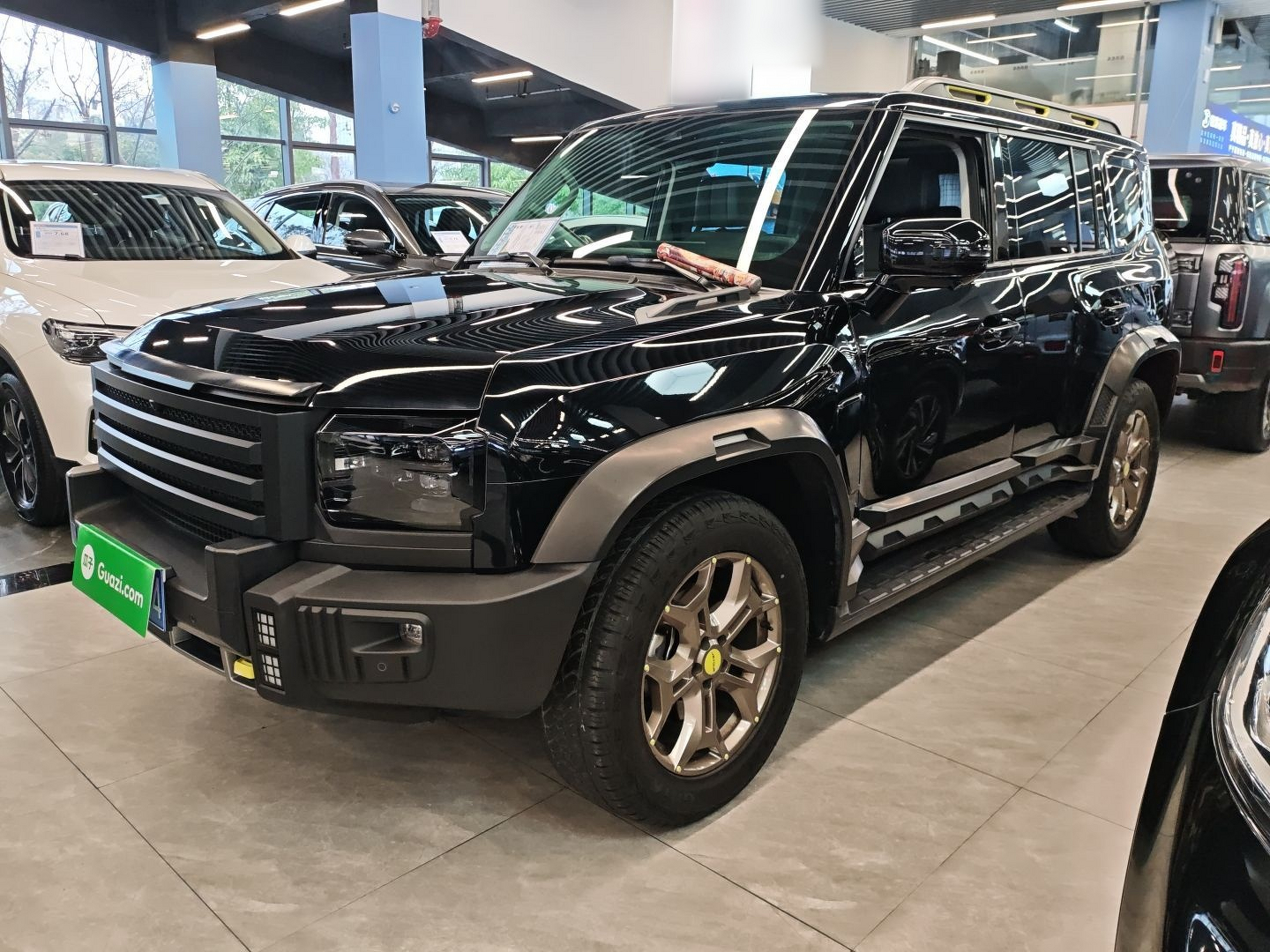 Под передней частью автомобиля