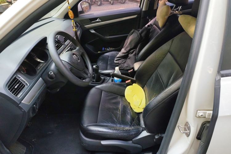 Used Volkswagen Lavida 2015 1.6L Manual Fashion Edition
