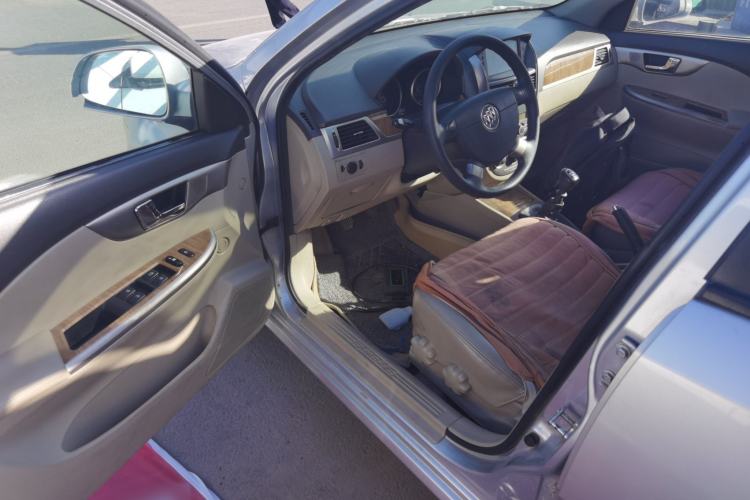 Used Buick Excelle 2015 1.5L Manual Classic Trim
