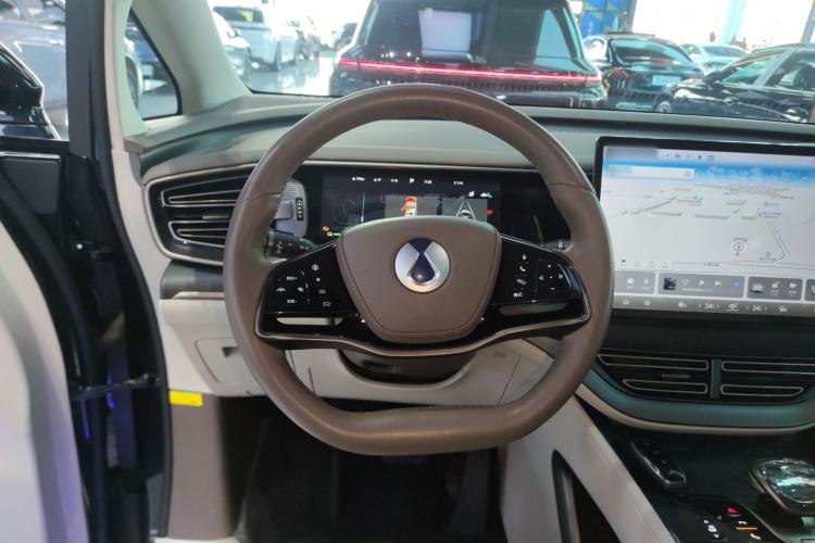 Used Denza D9 2022 DM-i 970 Four-Wheel Drive Prestige Model
