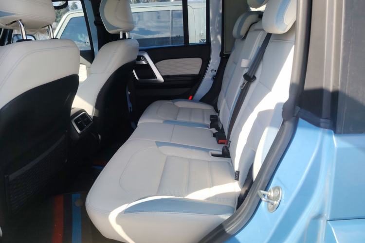 Used  BJ40 2023 2.0T Automatic Four-Wheel Drive Urban Hunter Edition Chivalrous Type
