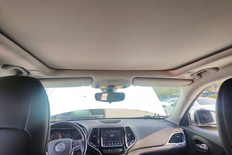 Used  Cherokee 2019 2.0T Two-Wheel Drive Smart Enjoyment Version China V
