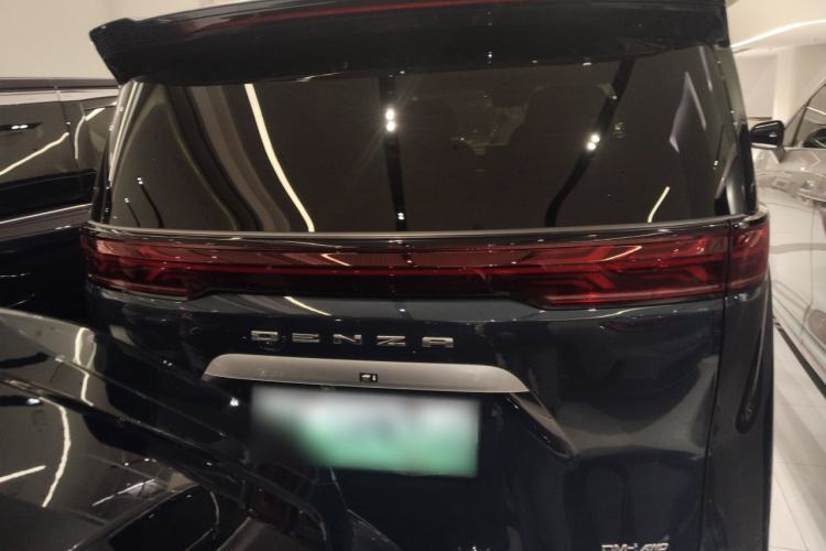 Used Denza D9 2022 DM-i 970 Four-Wheel Drive Prestige Model
