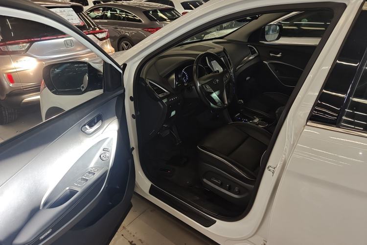 Used Hyundai Santa Fe 2017 2.0T Automatic All-Wheel Drive Smart 7-Seater
