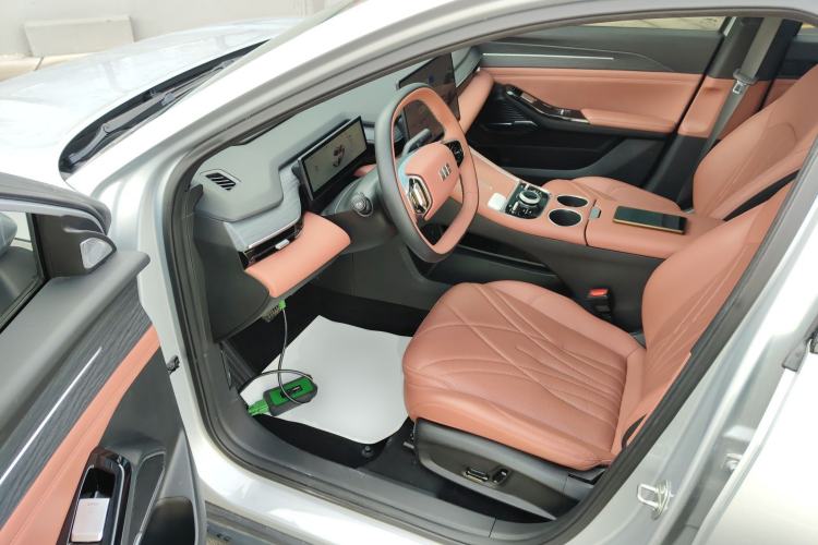 Used  L6 2025 EM-i 140km Starship Edition
