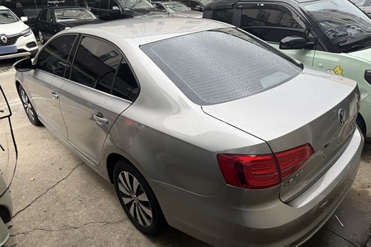 Used Volkswagen Sagitar 2017 180TSI Automatic Luxury Edition
