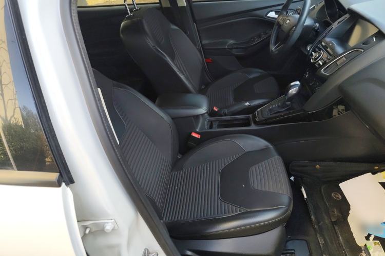 Used Ford Focus 2018 Hatchback Classic 1.6L Automatic Trendy SmartDrive Edition
