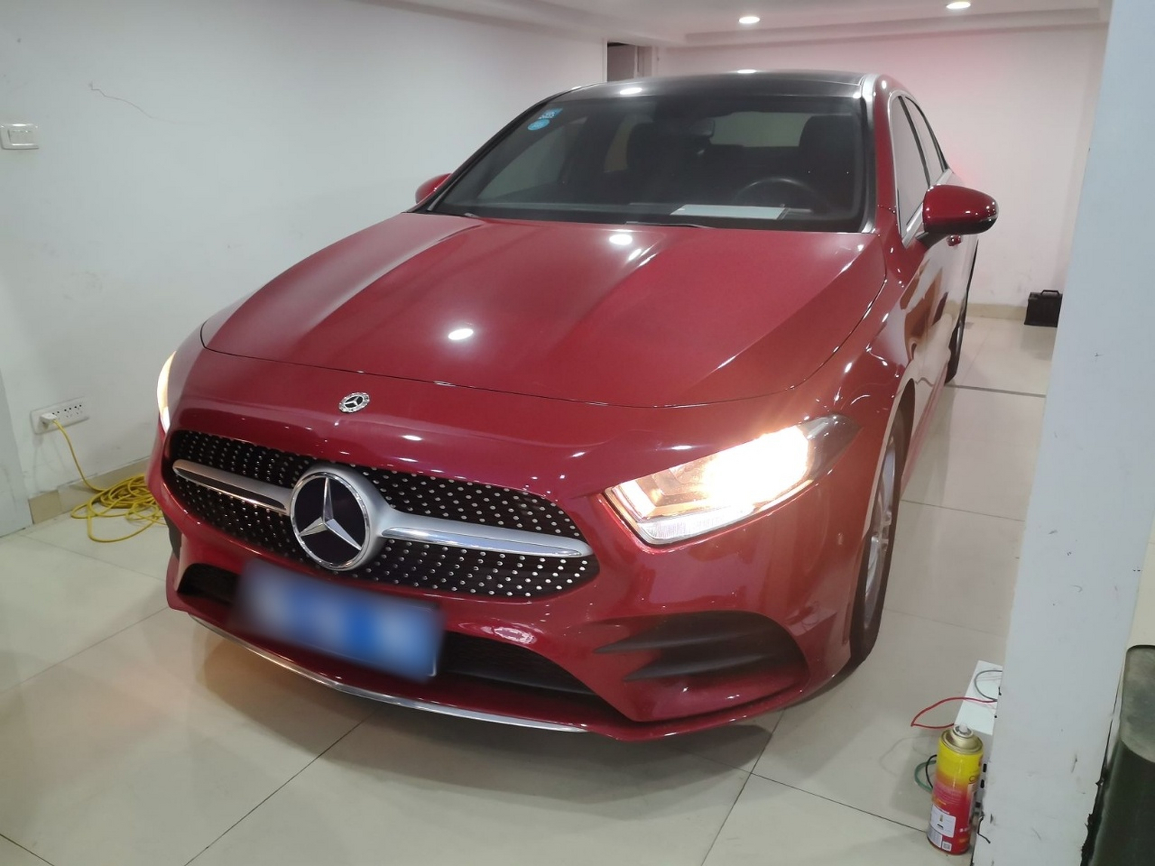 Под передней частью автомобиля