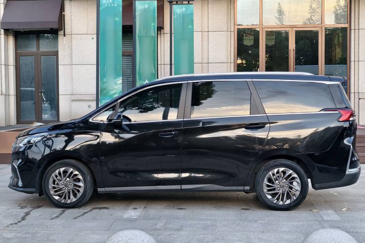 Used SAIC MAXUS EUNIQ 5 2022 Luxury Edition Six Seats
