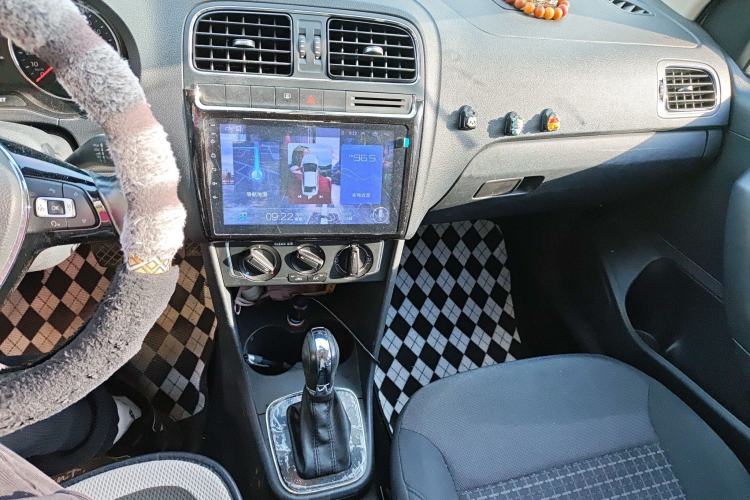 Used Volkswagen Polo 2016 1.6L Automatic Comfort Model
