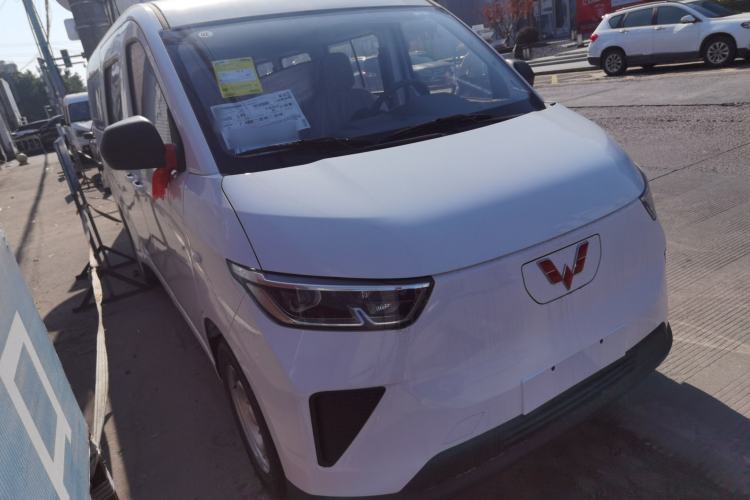 Used Wuling Yangguang 2024 300KM Comfort Version Passenger Van 75kW
