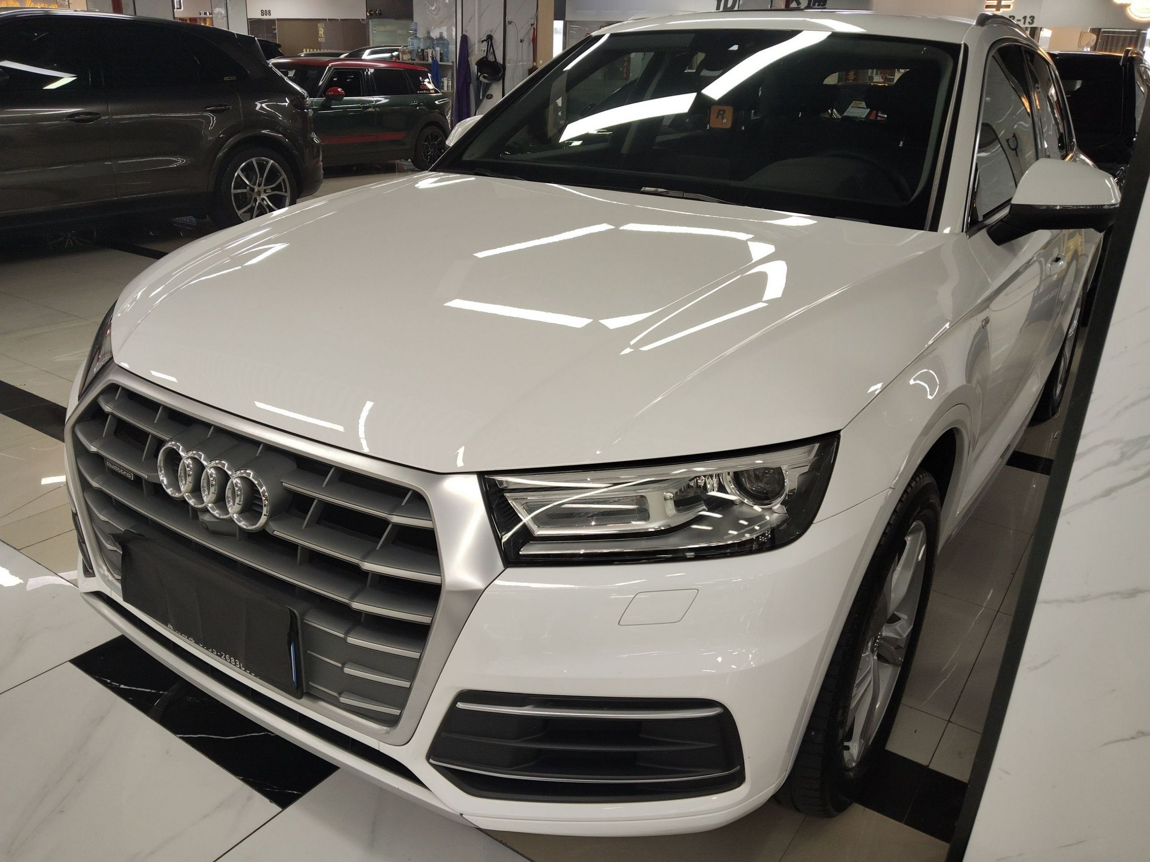 Под передней частью автомобиля