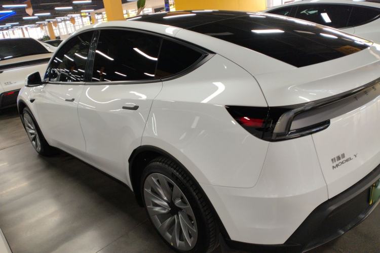 Used Tesla Model Y 2025 Rear-Wheel-Drive Version
