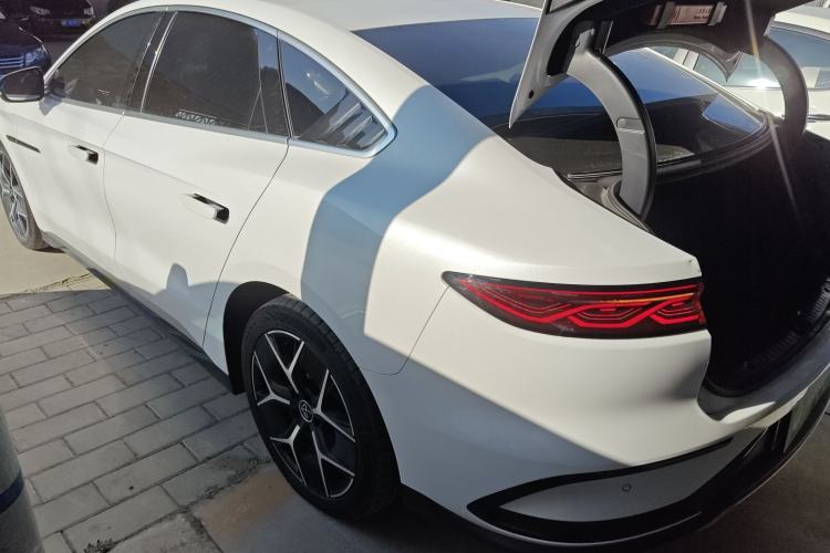 Used BYD Han 2022 EV Genesis Edition 715KM Front-Wheel-Drive Prestige Model
