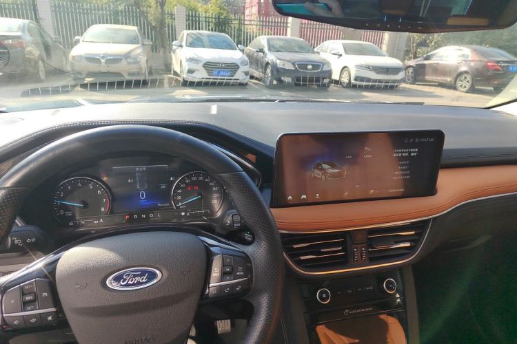 Used Ford Escape 2020 EcoBoost 245 Two-Wheel-Drive Titanium Edition
