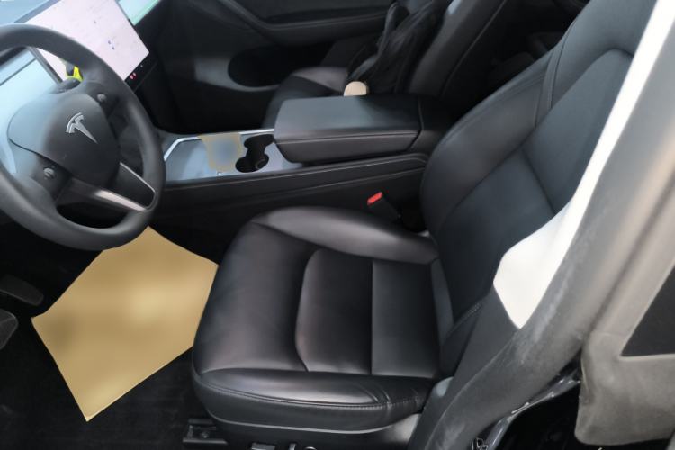 Used Tesla Model Y 2023 Long-Range All-Wheel-Drive Version
