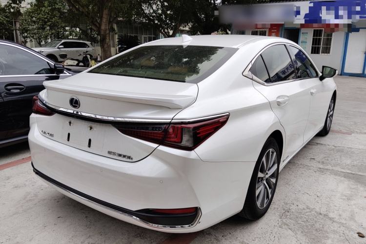 Used Lexus ES 2018 300h Premier Edition China VI Standard
