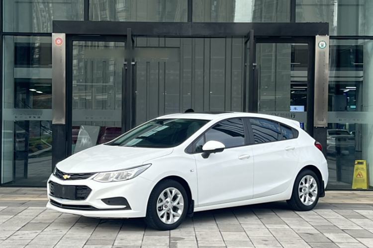 Used Chevrolet Cruze 2018 Hatchback 320 Automatic Pioneer Sunroof Edition
