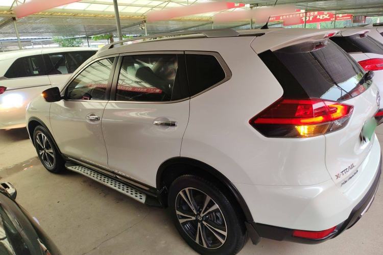 Used Nissan X-Trail 2017 2.5L CVT Leading Edition 4WD
