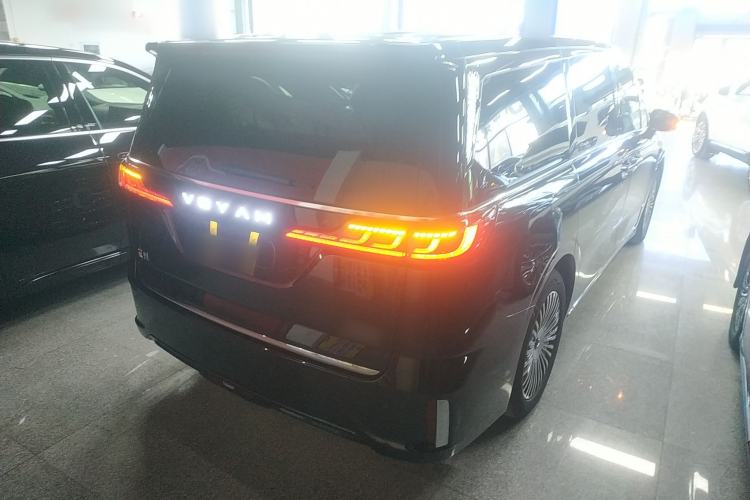Used VOYAH Dream 2025 PHEV Four-Wheel Drive Excellence Kunpeng Edition
